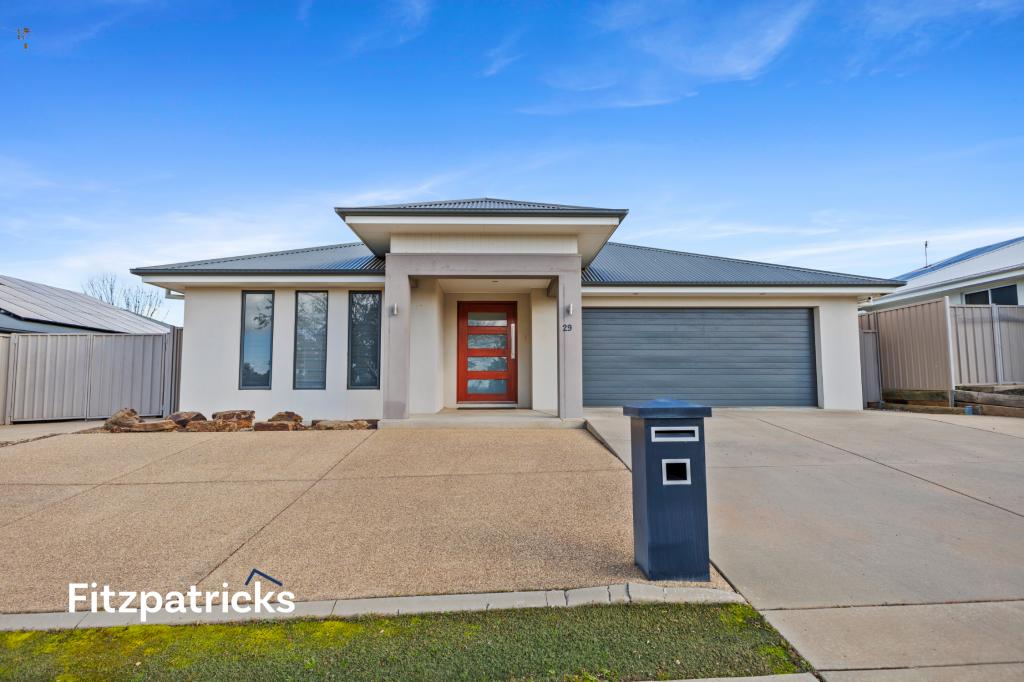 29 BARTON AVE, LLOYD, NSW 2650