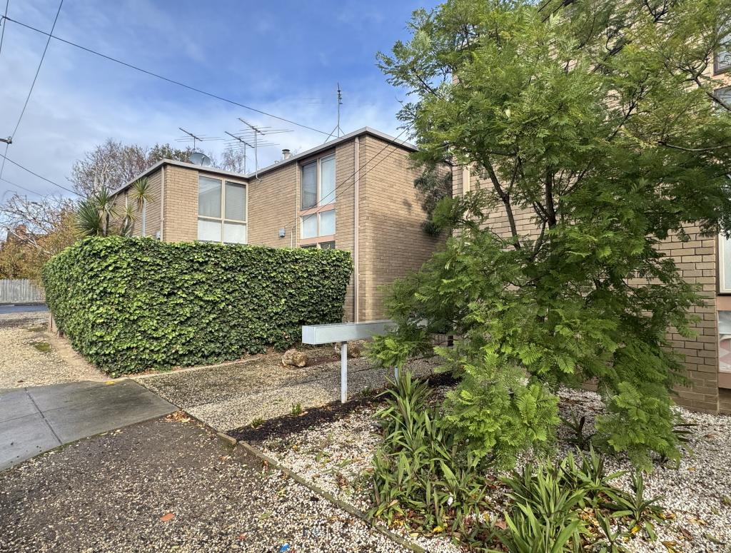4/2 Aphrasia St, Newtown, VIC 3220