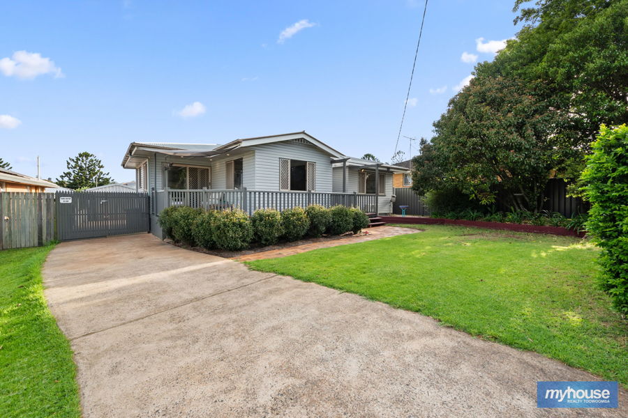 10 Cessna St, Wilsonton, QLD 4350