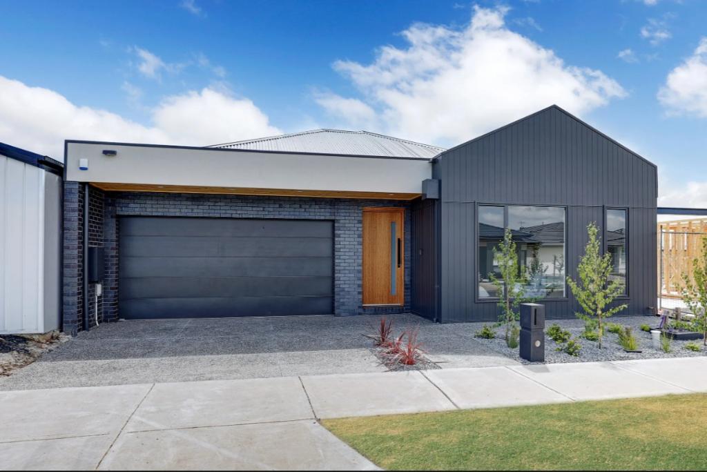 17 Beaconsfield Dr, Mickleham, VIC 3064