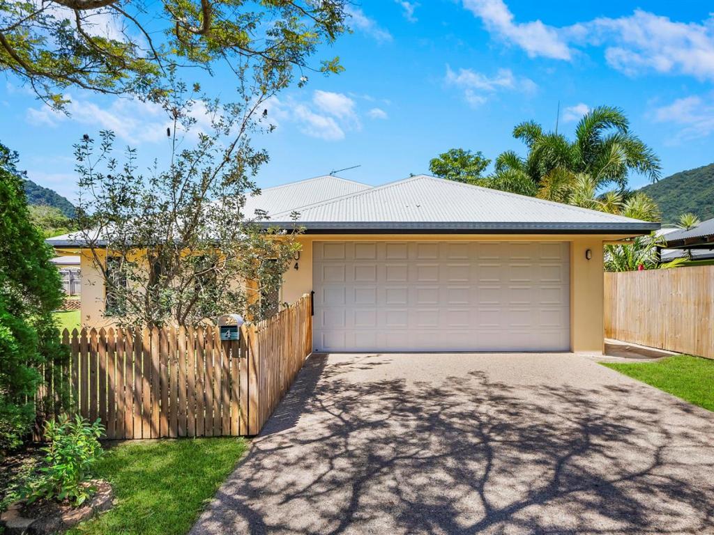 4 Heysen Cl, Redlynch, QLD 4870