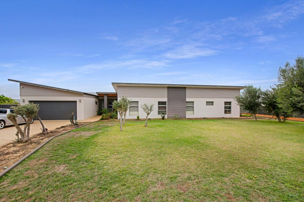 14 Fallowfield St, Strathalbyn, WA 6530