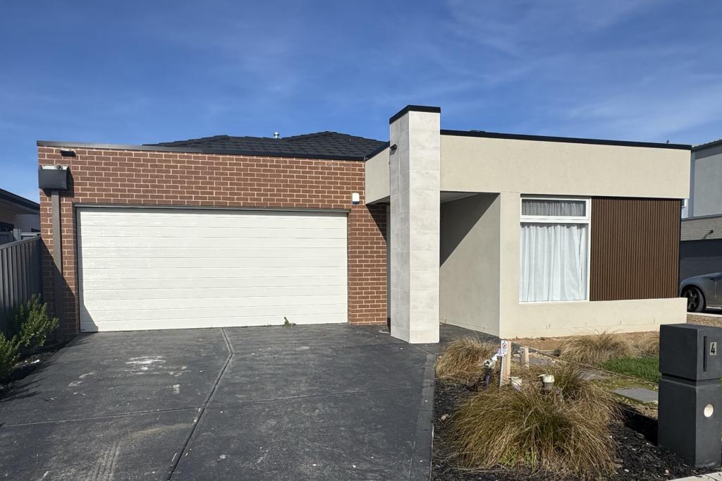 4 COMRADESHIP CT, CLYDE NORTH, VIC 3978