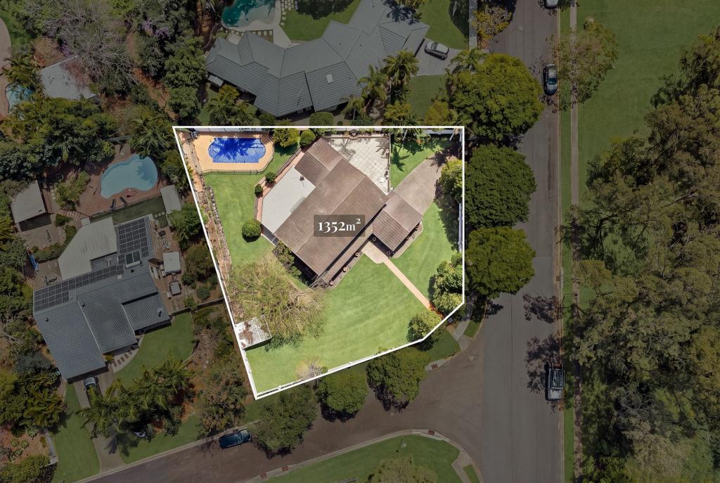 1 Pellatt Cl, Kenmore Hills, QLD 4069
