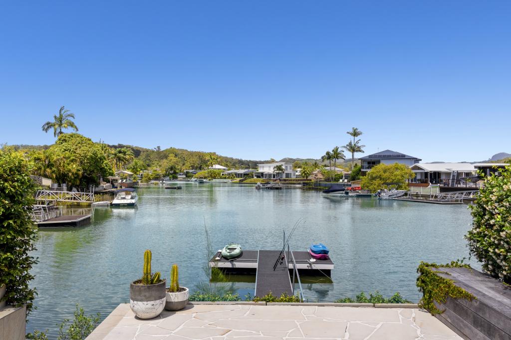 4 Bradshaw Dr, Currumbin Waters, QLD 4223