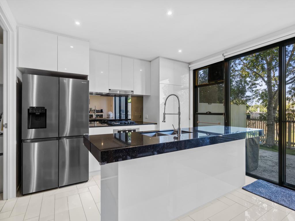 2 Theatre Dr, Benowa, QLD 4217