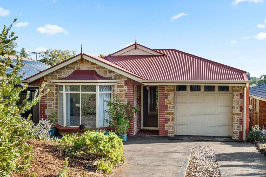 94 Oakridge Rd, Aberfoyle Park, SA 5159