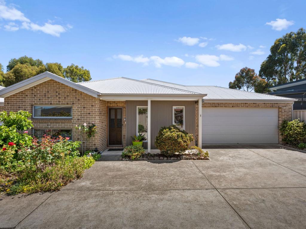 1/33 CAMBRIDGE DR, MANSFIELD, VIC 3722