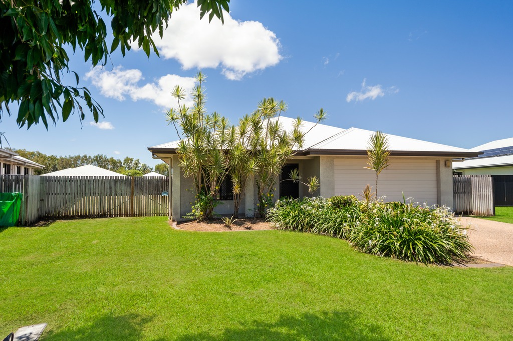 10 LOCHERN WAY, BUSHLAND BEACH, QLD 4818