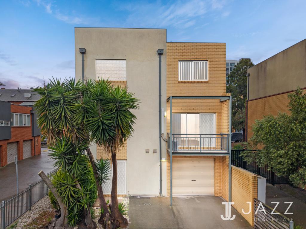 1 RAFA CT, MARIBYRNONG, VIC 3032