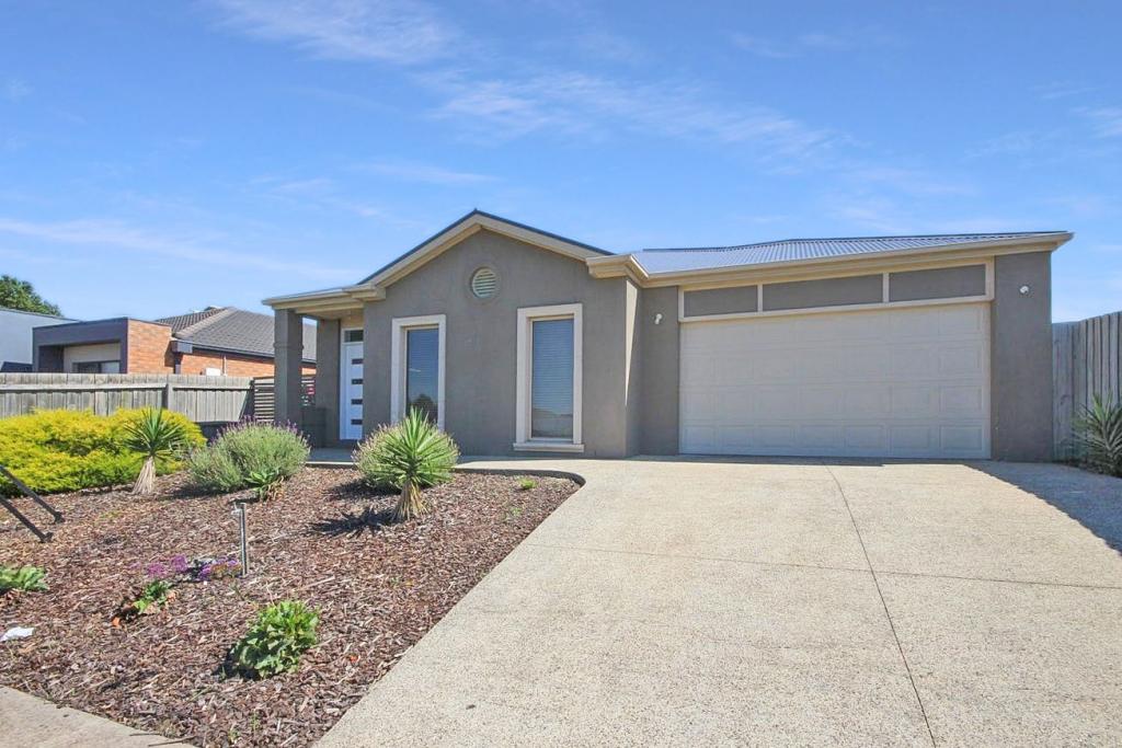 15 Thwaites Cl, Highton, VIC 3216