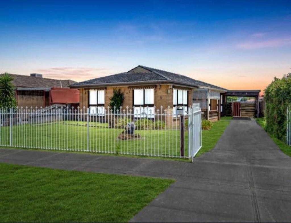 9 Kinkora Rd, Melton, VIC 3337