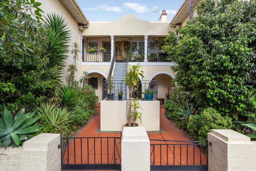 2/1 Milton St, Elwood, VIC 3184