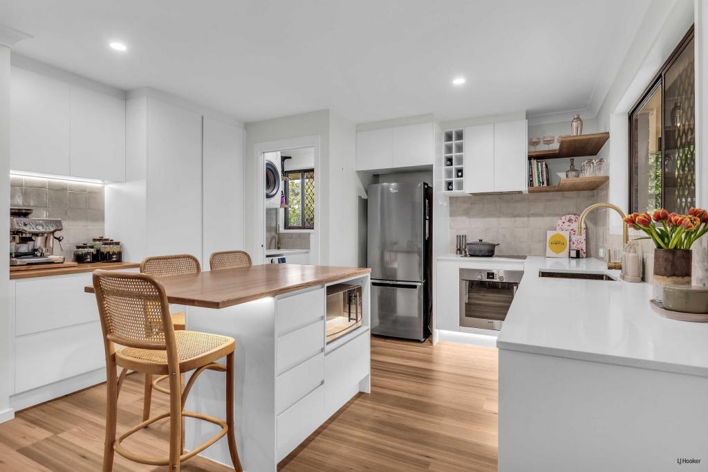 2/4 Greenleaf Cl, Burleigh Waters, QLD 4220