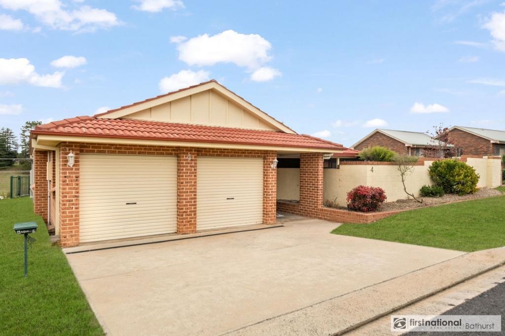 4 COLLINS CL, KELSO, NSW 2795