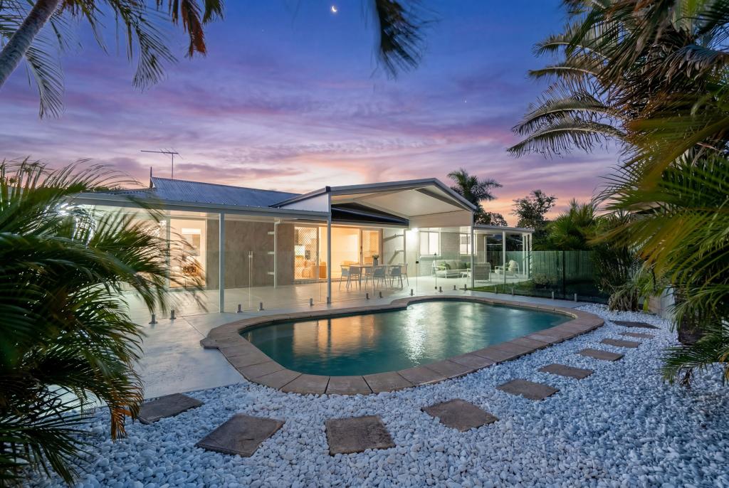 4 SPRAY CT, BEACHMERE, QLD 4510