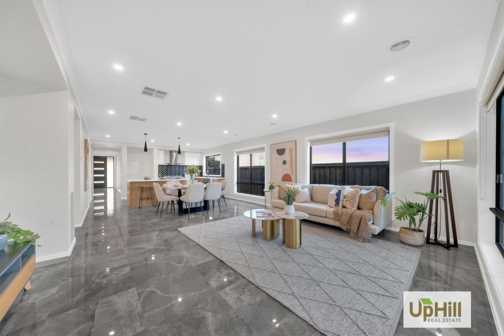 28 Carradale Rd, Clyde North, VIC 3978