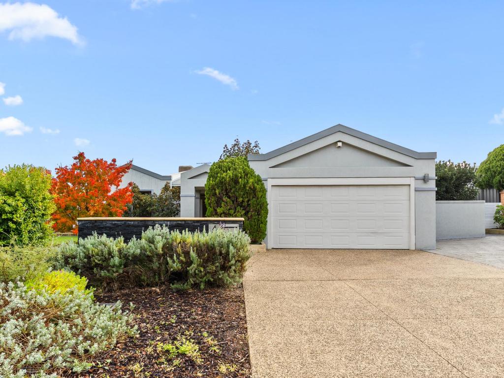 4 FERNIE GDNS, WINTHROP, WA 6150