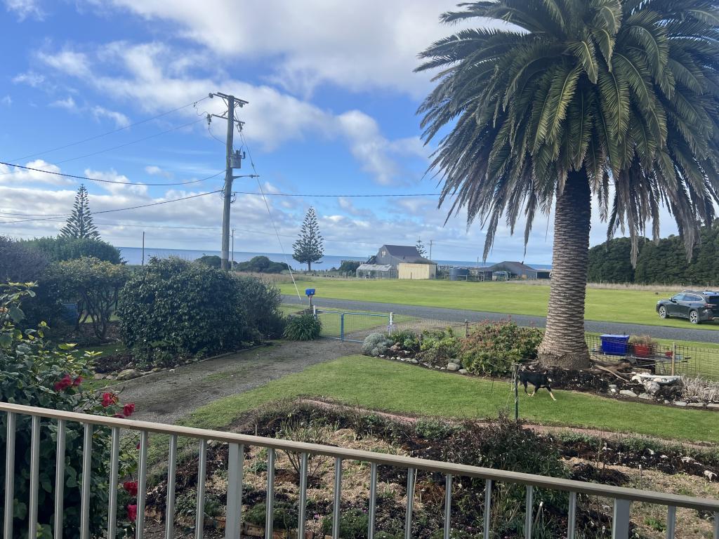 19 Forrest St, Naracoopa, TAS 7256