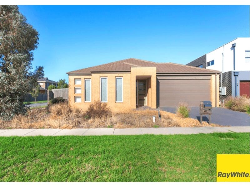 135 Featherbrook Dr, Point Cook, VIC 3030