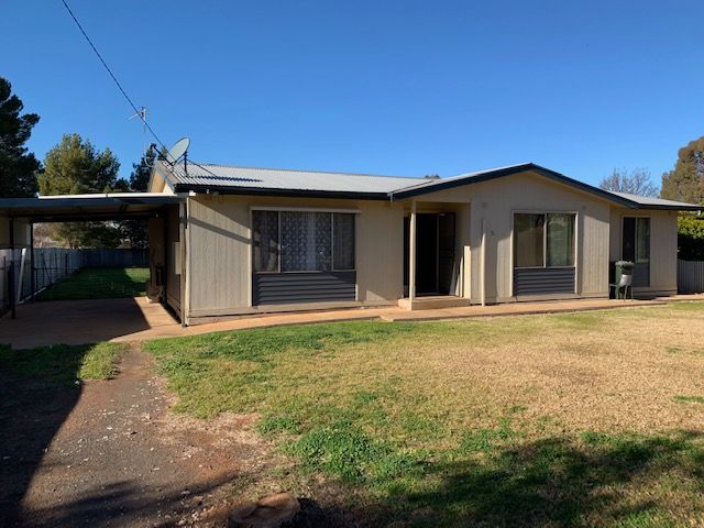 5 Moira St, Goolgowi, NSW 2652