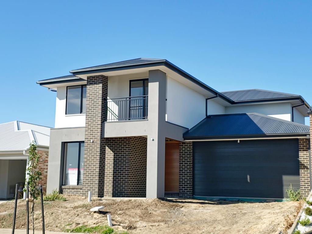 15 FINIAN ST, WOLLERT, VIC 3750