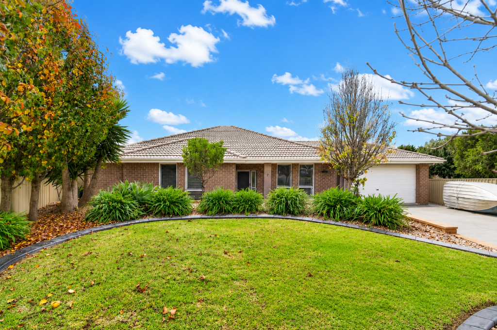 7 Miller Ct, Encounter Bay, SA 5211