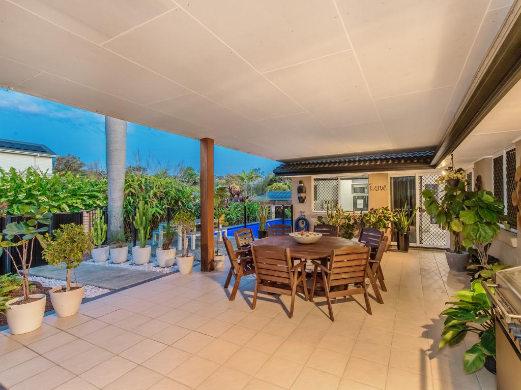 2 Leafy Cl, Burleigh Waters, QLD 4220