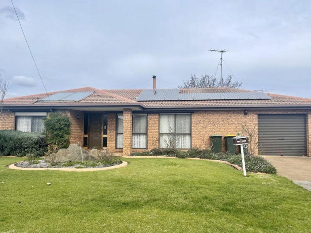 8 KINGSLEY DR, CORIO, VIC 3214