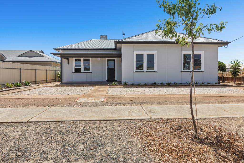 15 WEST TCE, TUMBY BAY, SA 5605