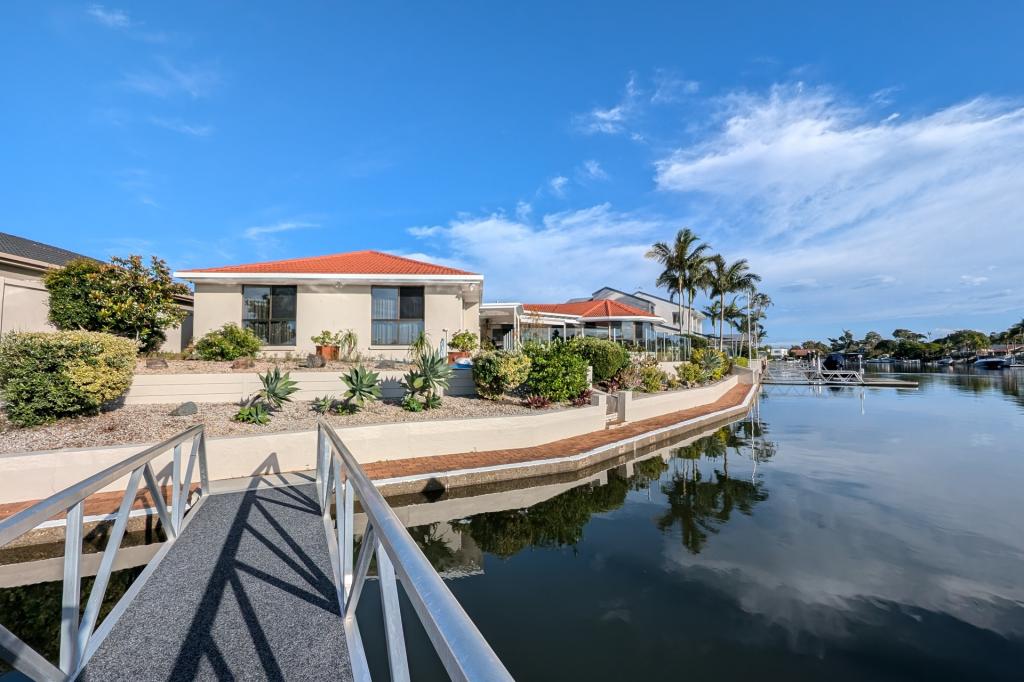 3 Pebble Beach Dr, Runaway Bay, QLD 4216