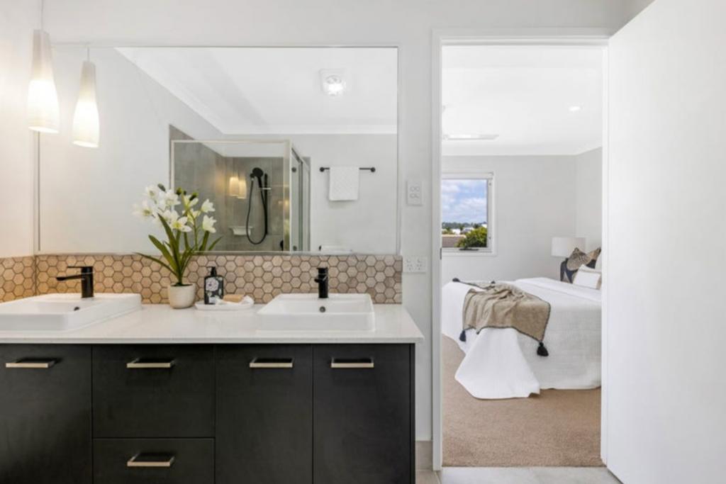 2/5 Maroochy Waters Dr, Maroochydore, QLD 4558