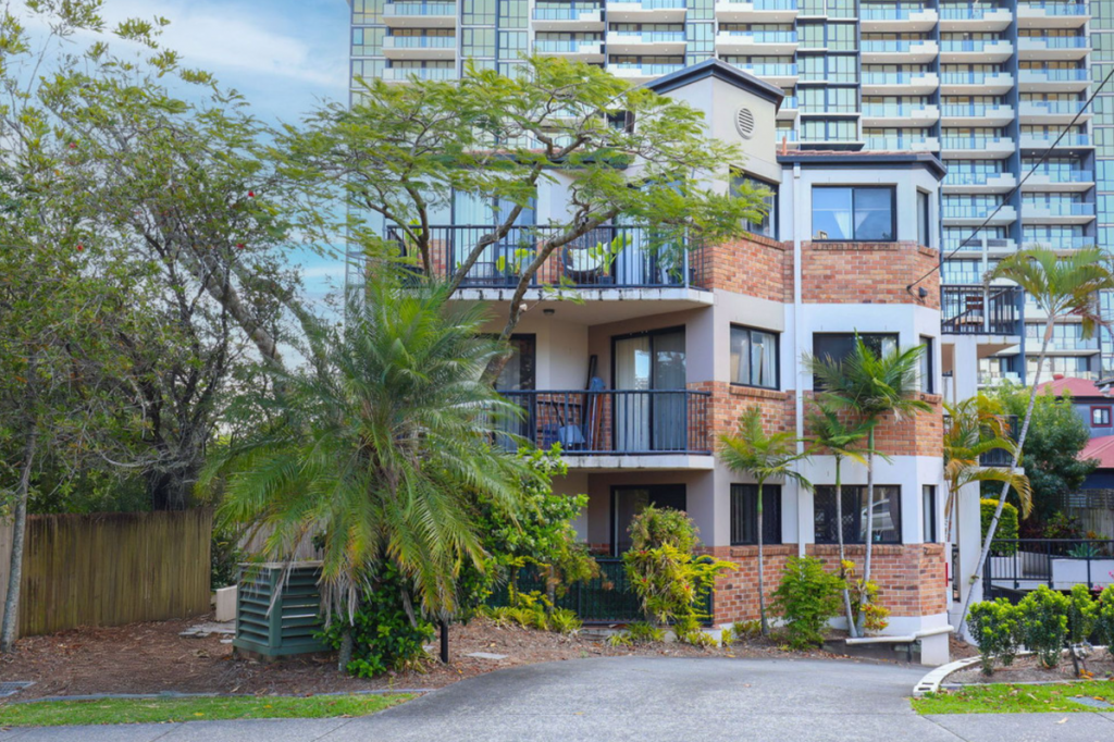 1/4 Waverley St, Southport, QLD 4215
