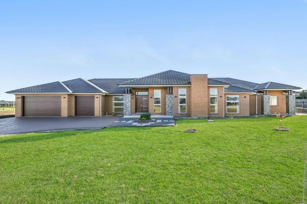 14 Humewood Pl, Luddenham, NSW 2745