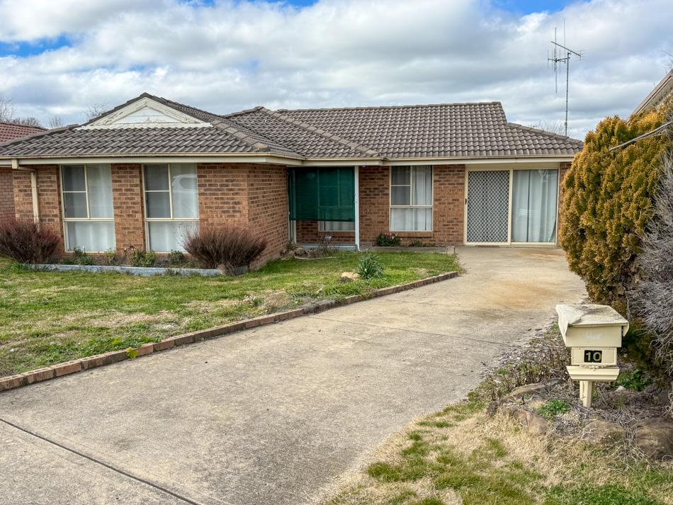 10 Burton St, Blayney, NSW 2799