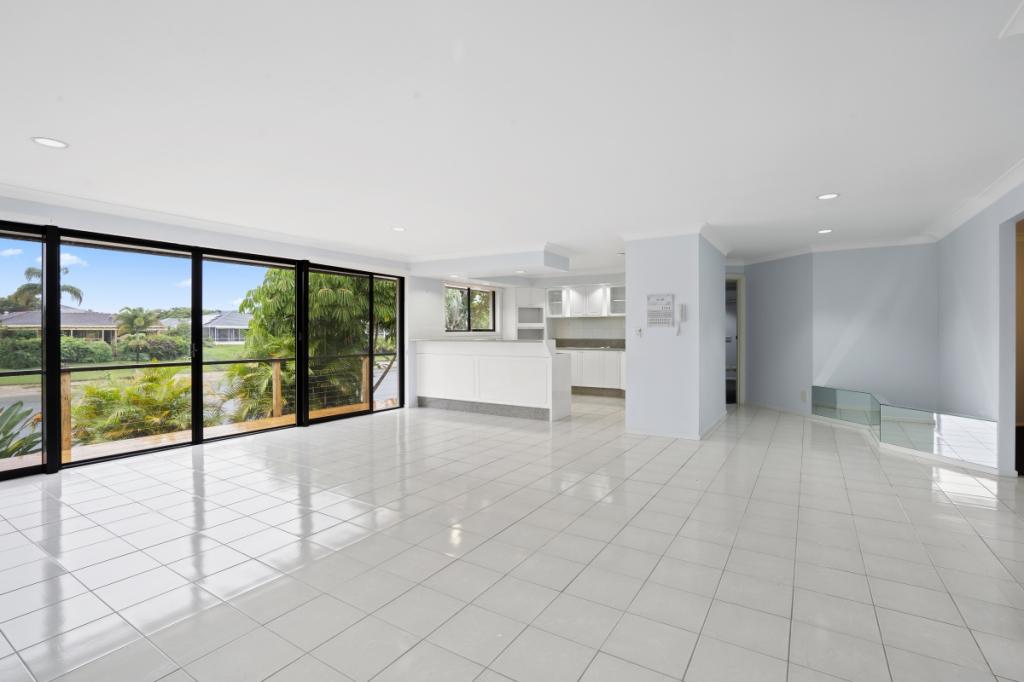 13 CAITHNESS CT, BUNDALL, QLD 4217