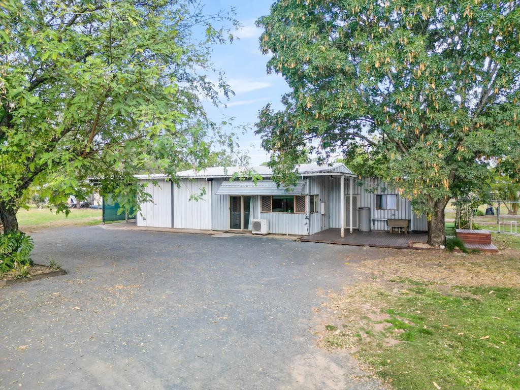 10 Donnelly Pl, Emerald, QLD 4720