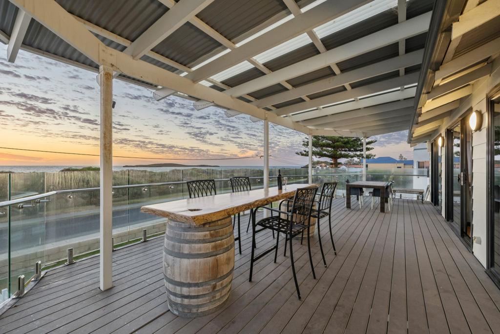 11 Gingin Rd, Lancelin, WA 6044