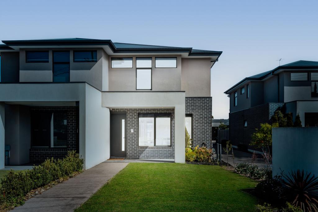 2/15 Conifer Ave, Brooklyn, VIC 3012