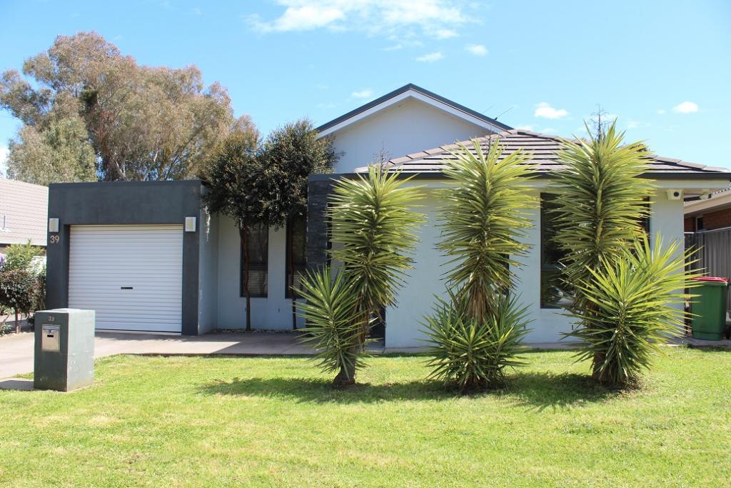 39 Kurrajong Cres, West Albury, NSW 2640