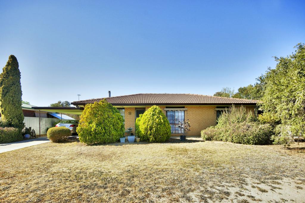 122 Burton St, Deniliquin, NSW 2710