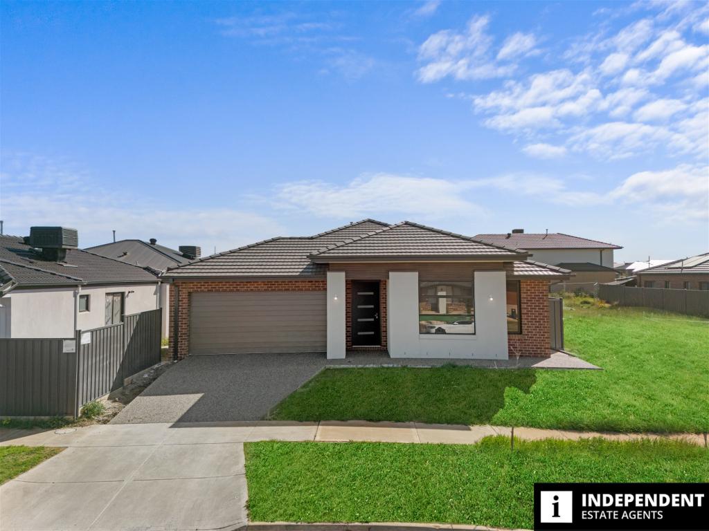 68 Walton St, Melton South, VIC 3338