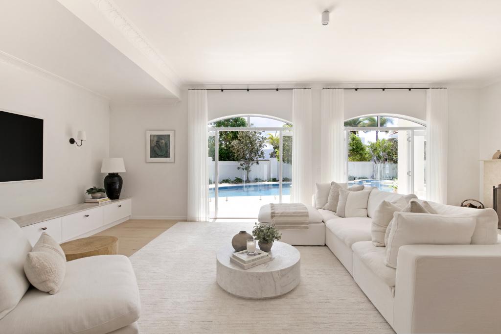 1 Marseille Ct, Bundall, QLD 4217