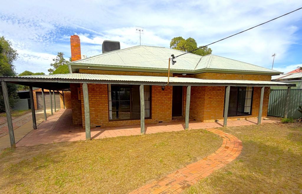 128 JUNCTION ST, DENILIQUIN, NSW 2710