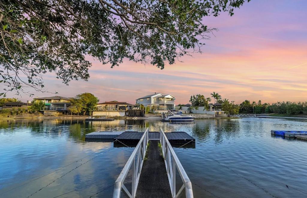 114 SALERNO ST, ISLE OF CAPRI, QLD 4217