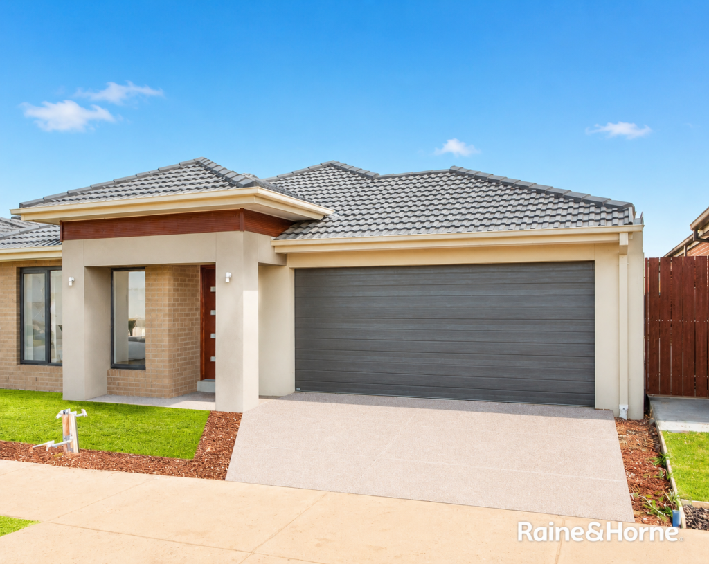 3 Milton Pl, Strathtulloh, VIC 3338