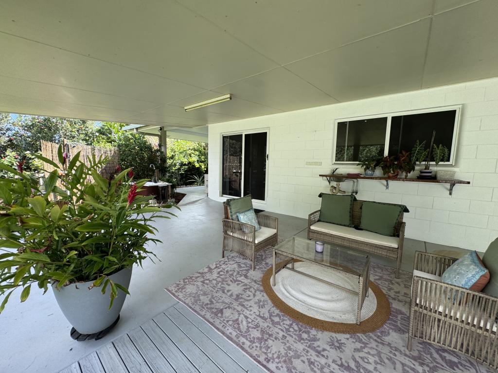 27 Cutten St, Bingil Bay, QLD 4852