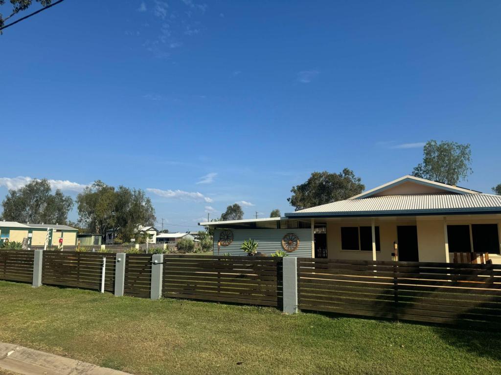 34 Reynolds St, Nebo, QLD 4742