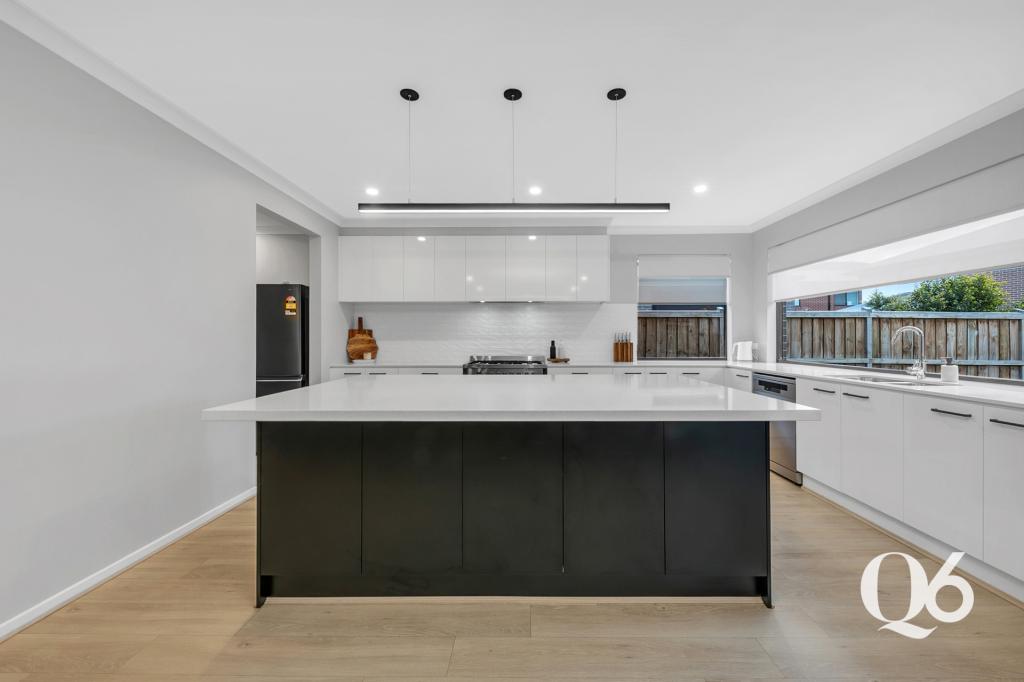 11 WARANGAL WAY, DEANSIDE, VIC 3336