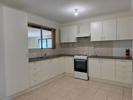 37 Yale Rd, Thornlie, WA 6108